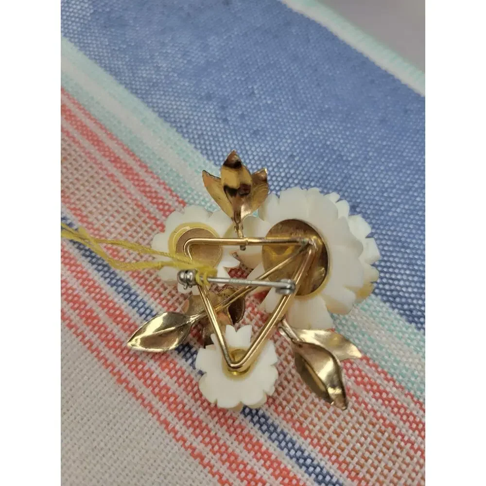 Vintage Krementz Flower Brooch & Screw Back Earrings